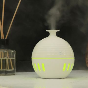 Wood Grain USB Humidifier & Aromatherapy Lamp with Remote Control (White) - 1